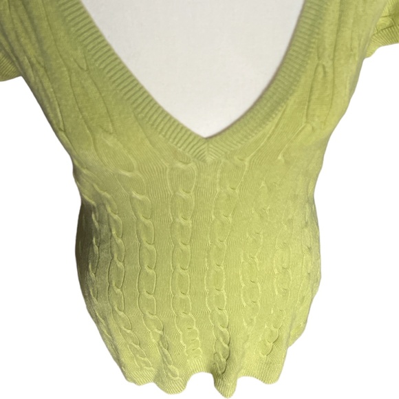 NEW YORK & COMPANY WOMEN’S LIME GREEN KNIT SHORT SLEEVE V-NECK VEST STYLE - Picture 2 of 7